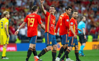 欧洲杯西班牙直播,问一下今晚的欧洲杯预选赛几点直播啊？