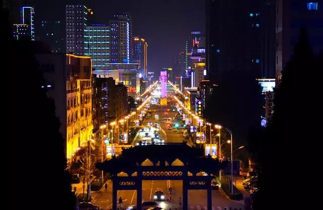 新兴的现代石化轻纺工业基地、中国优秀旅游城市-第9张图片-深圳市凯迪瑞门窗科技有限公司